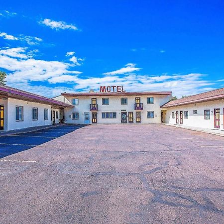 Love Hotels Silver Street By Oyo At Hurley Wi Extérieur photo