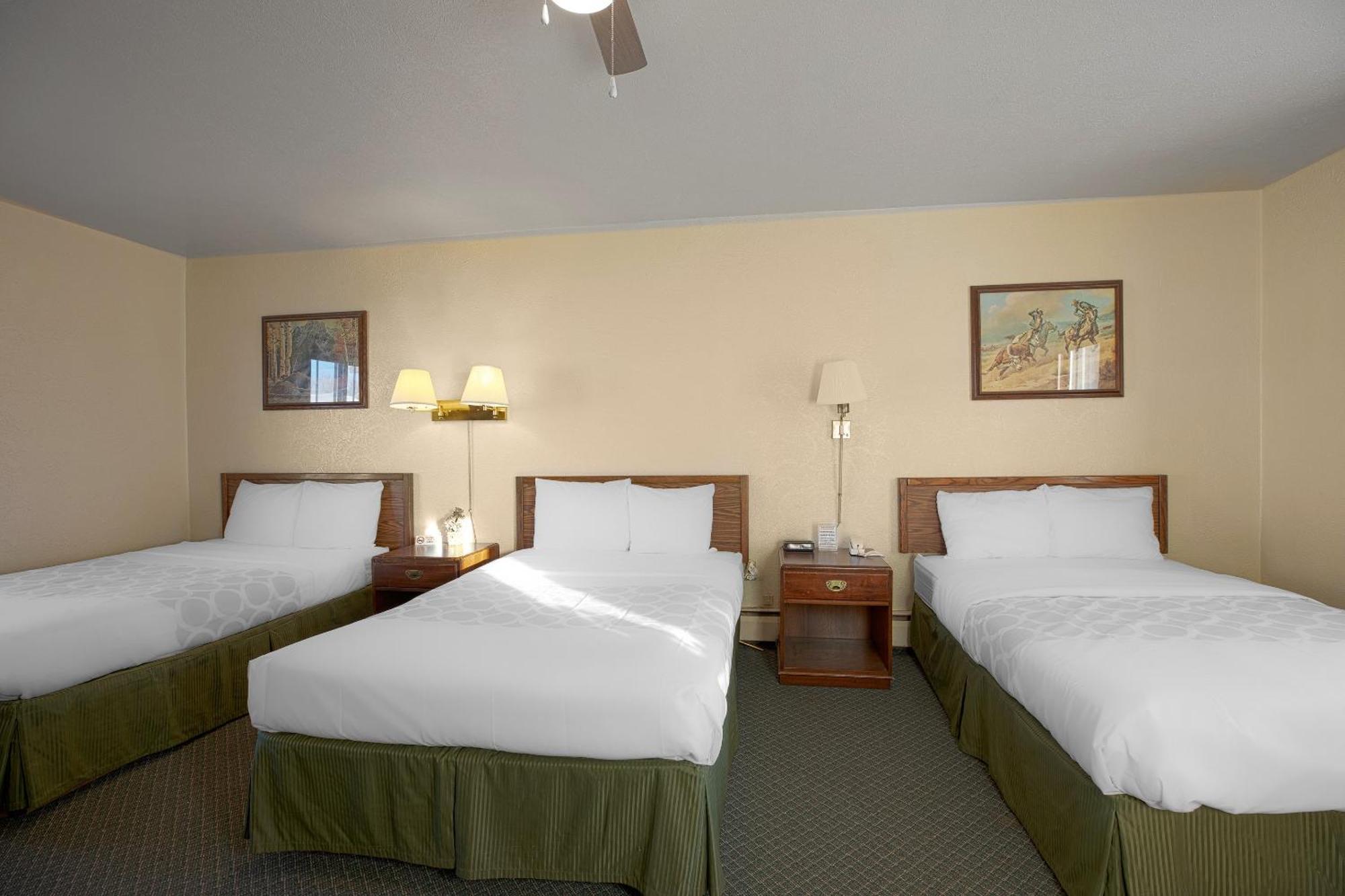 Love Hotels Silver Street By Oyo At Hurley Wi Extérieur photo