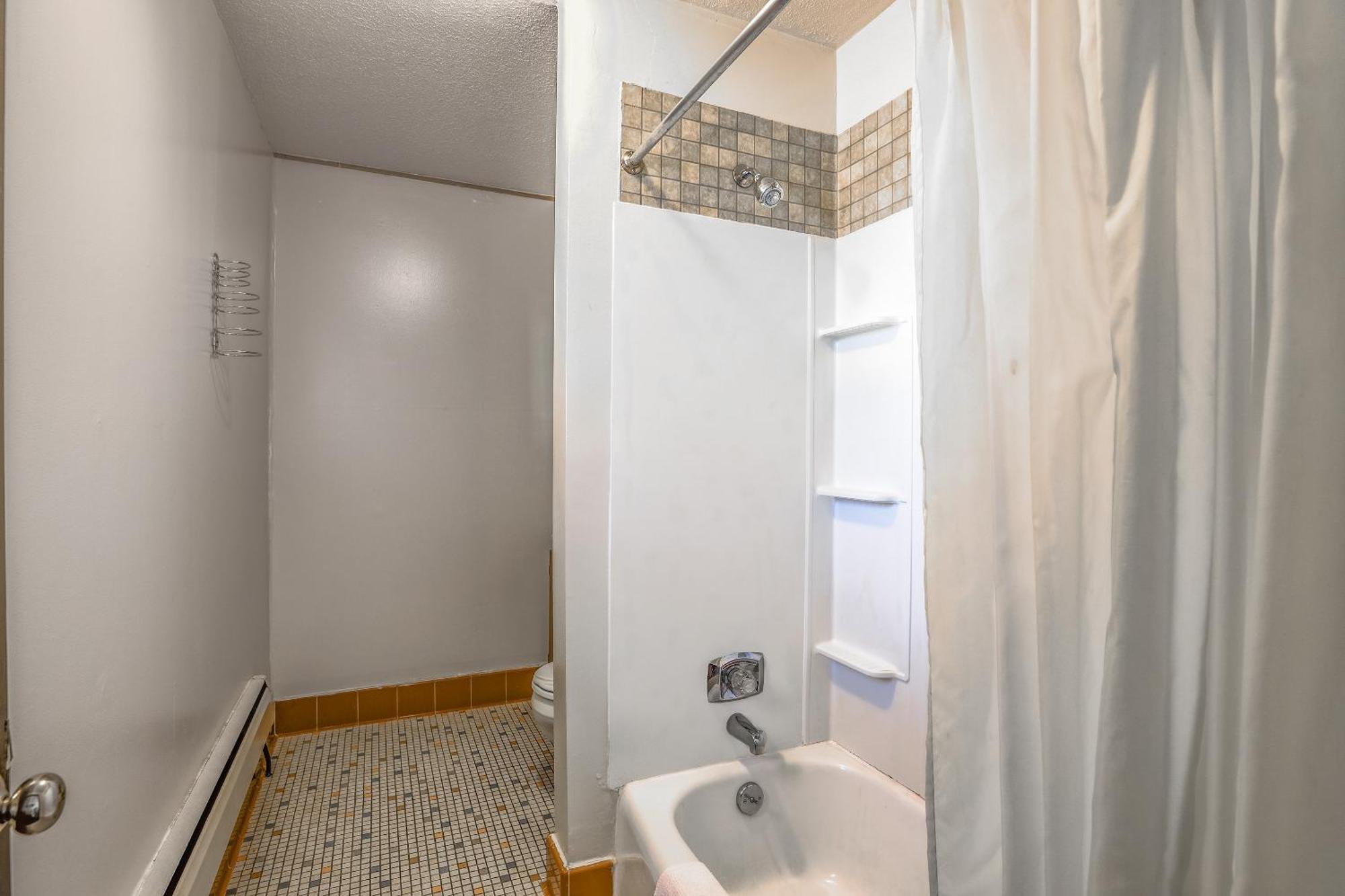 Love Hotels Silver Street By Oyo At Hurley Wi Extérieur photo