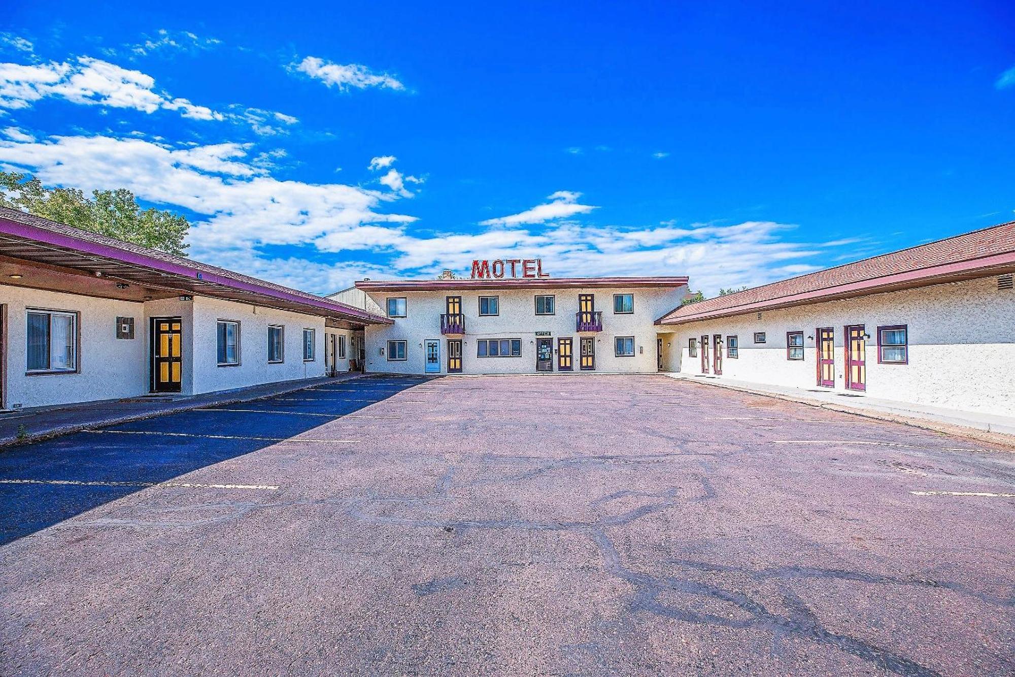 Love Hotels Silver Street By Oyo At Hurley Wi Extérieur photo