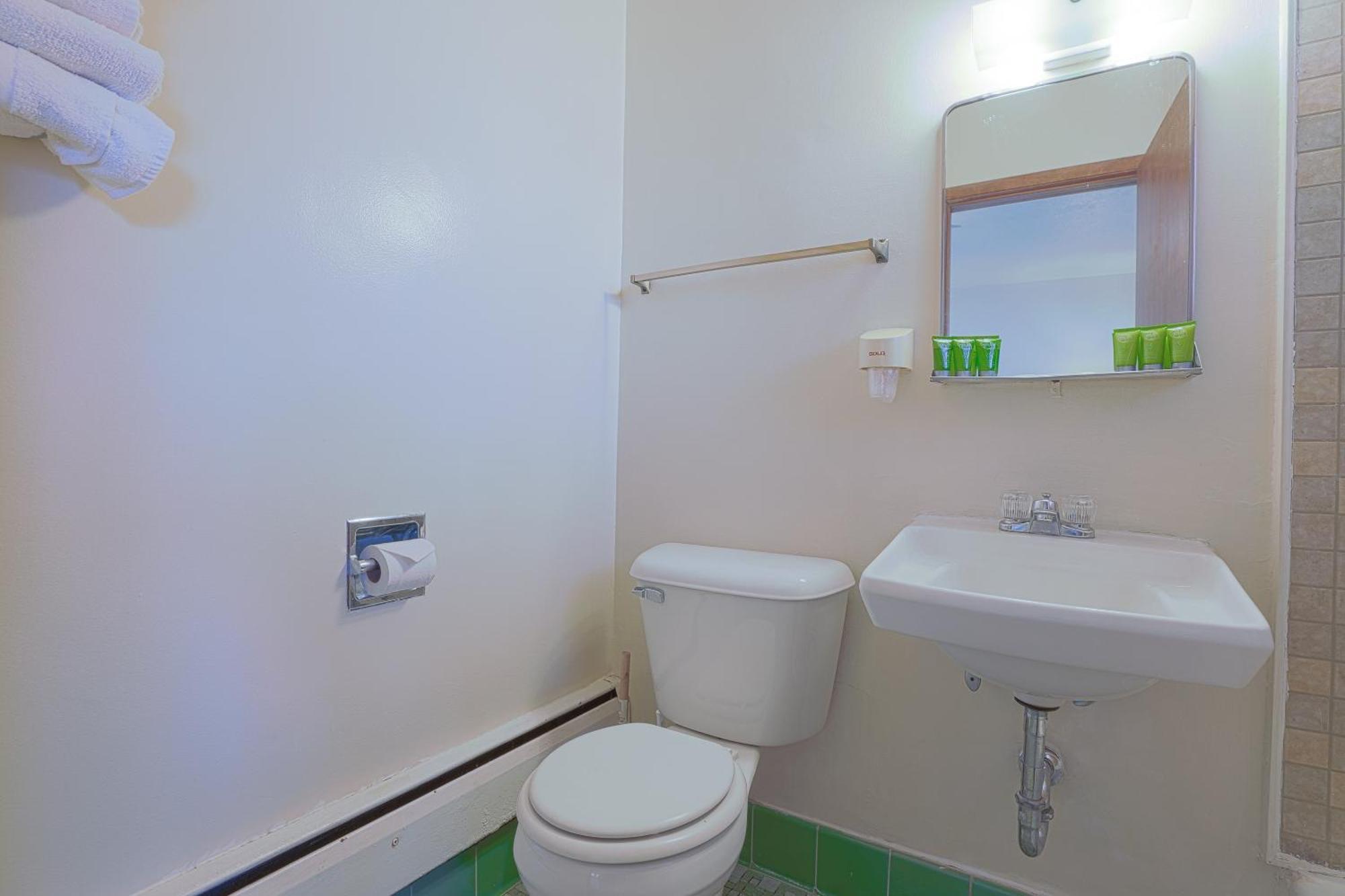 Love Hotels Silver Street By Oyo At Hurley Wi Extérieur photo