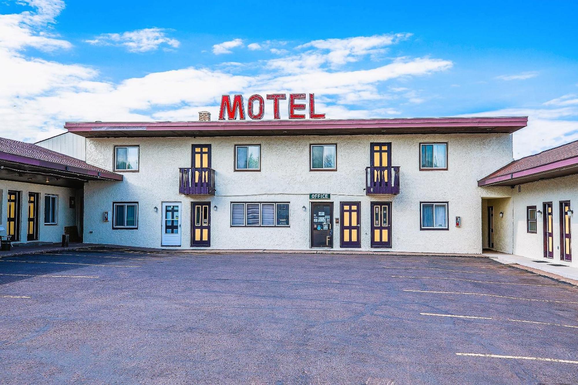 Love Hotels Silver Street By Oyo At Hurley Wi Extérieur photo