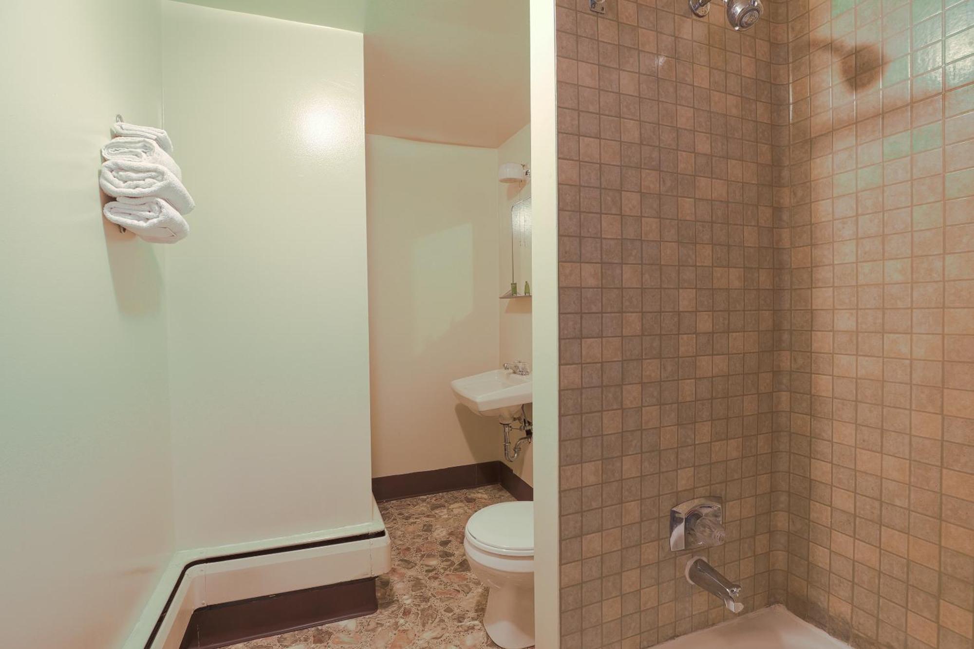 Love Hotels Silver Street By Oyo At Hurley Wi Extérieur photo