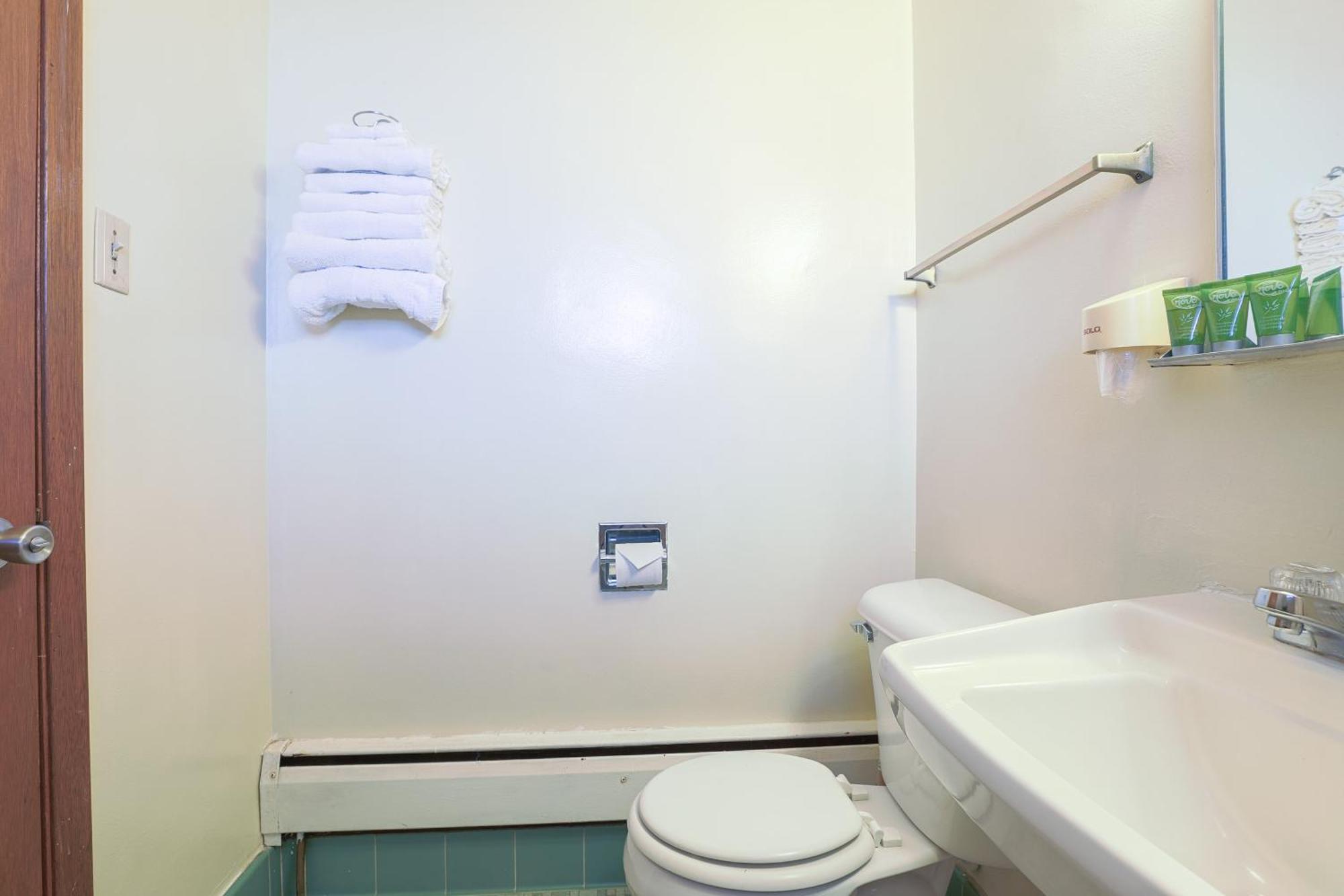 Love Hotels Silver Street By Oyo At Hurley Wi Extérieur photo