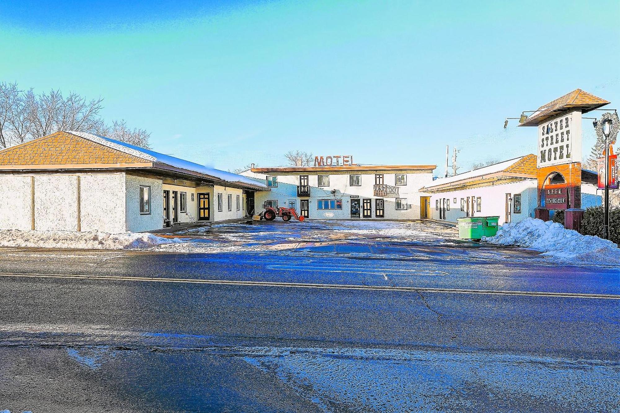 Love Hotels Silver Street By Oyo At Hurley Wi Extérieur photo