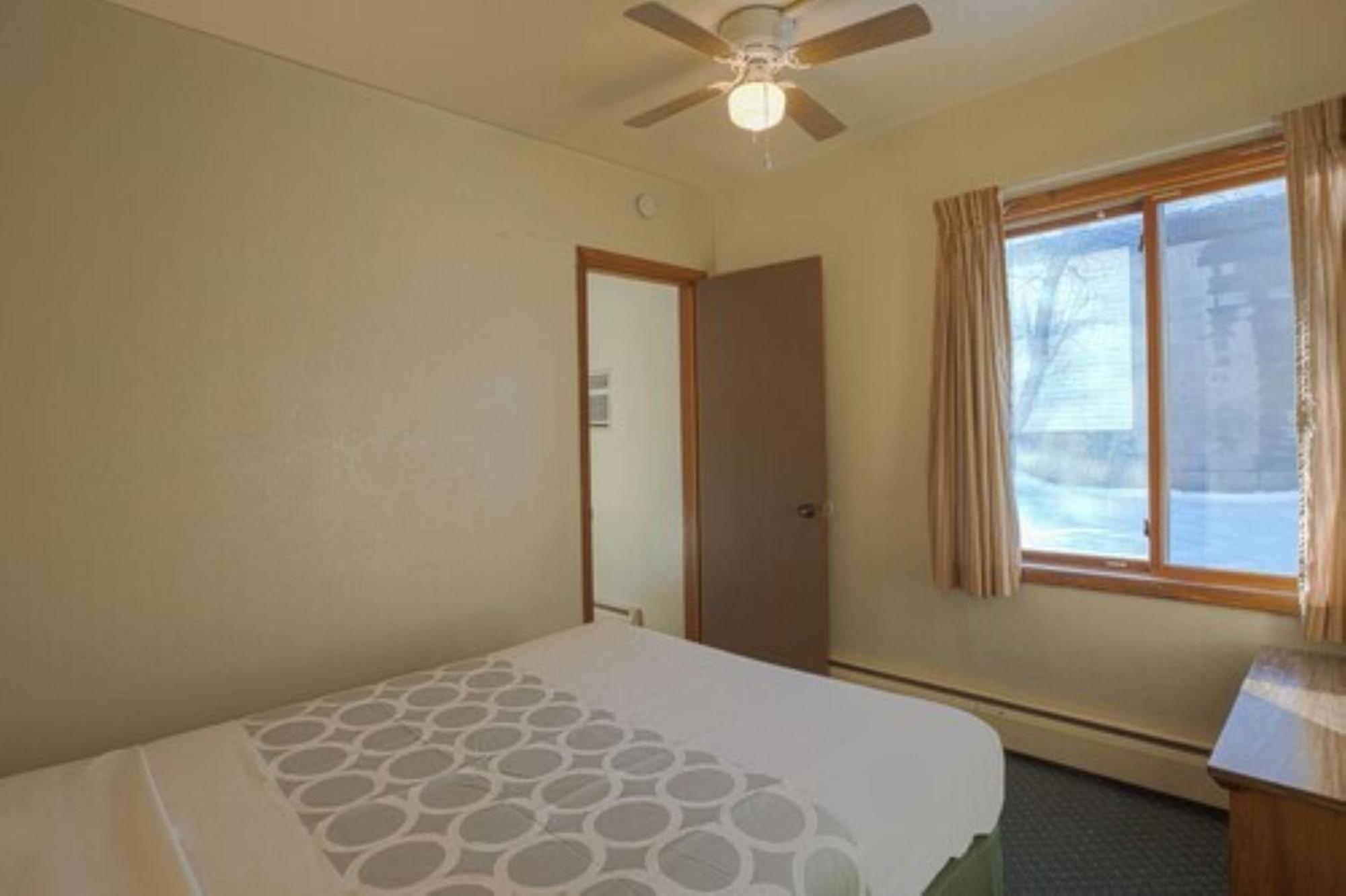 Love Hotels Silver Street By Oyo At Hurley Wi Extérieur photo