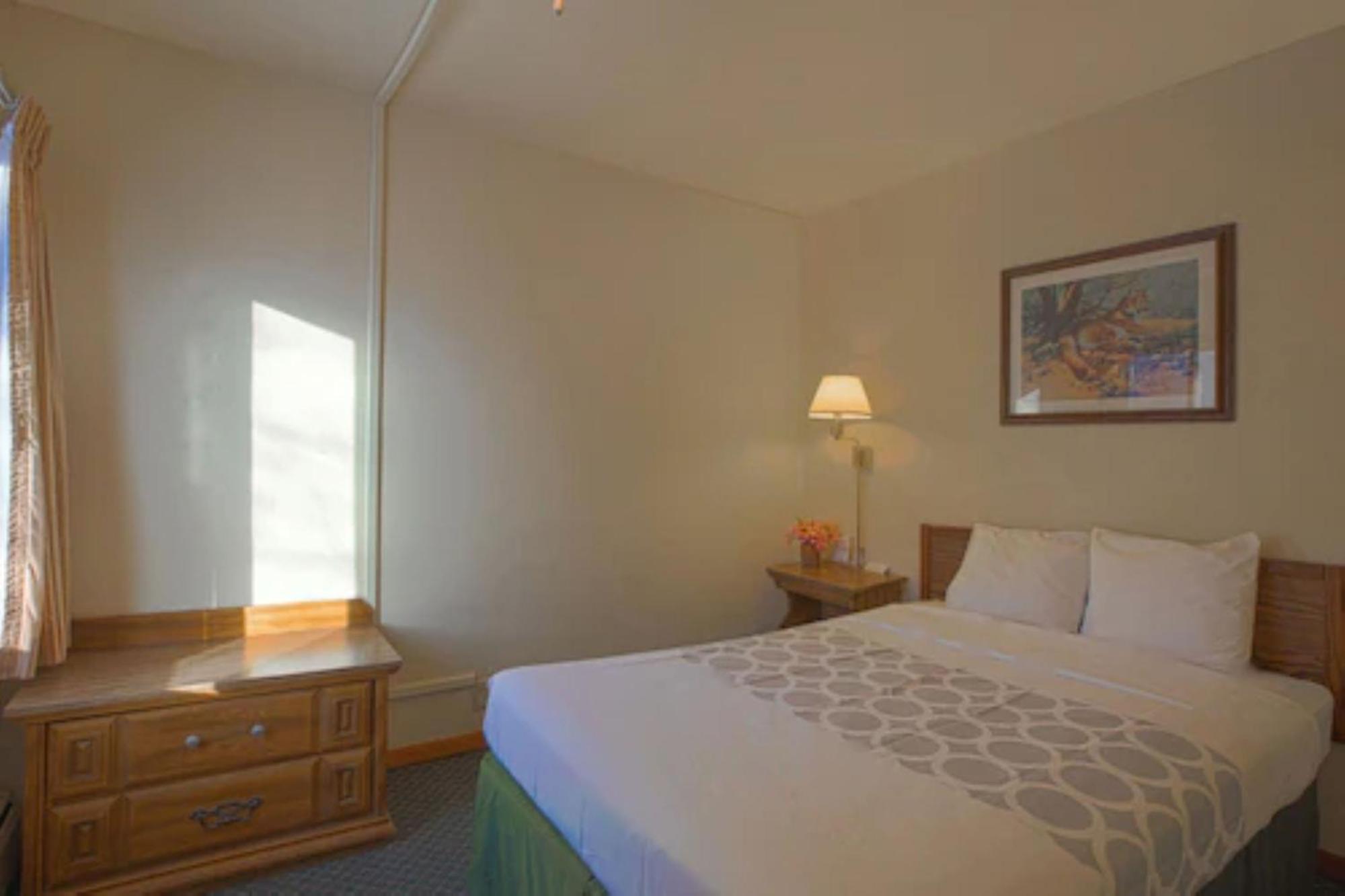 Love Hotels Silver Street By Oyo At Hurley Wi Extérieur photo