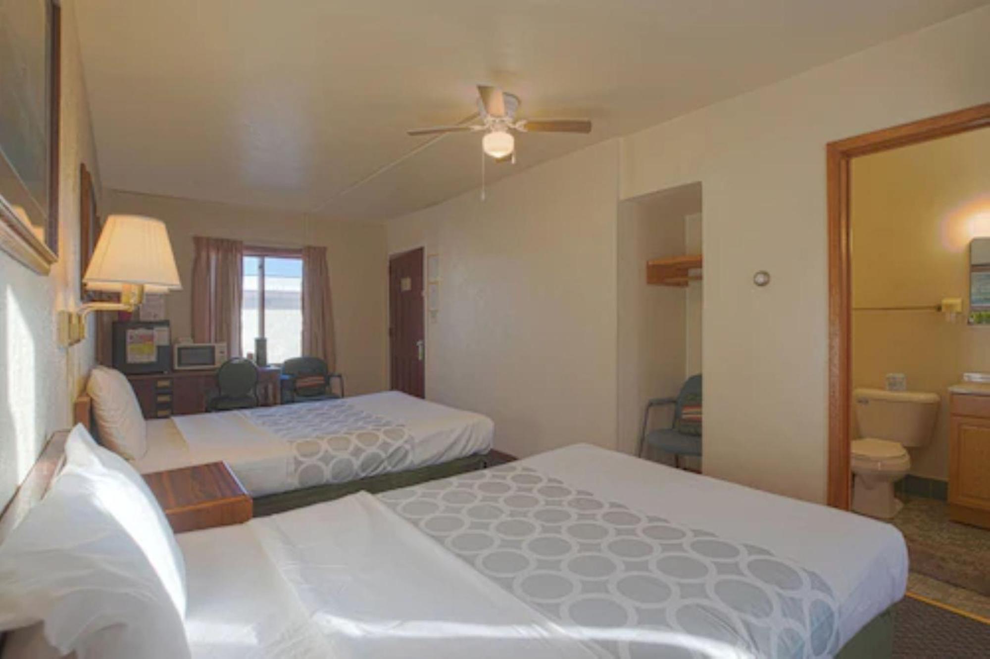 Love Hotels Silver Street By Oyo At Hurley Wi Extérieur photo